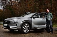 Bertrand Piccard mit Hyundai-Nexo-Rekordfahrzeug.  Foto: Auto-Medienportal.Net/Hyundai